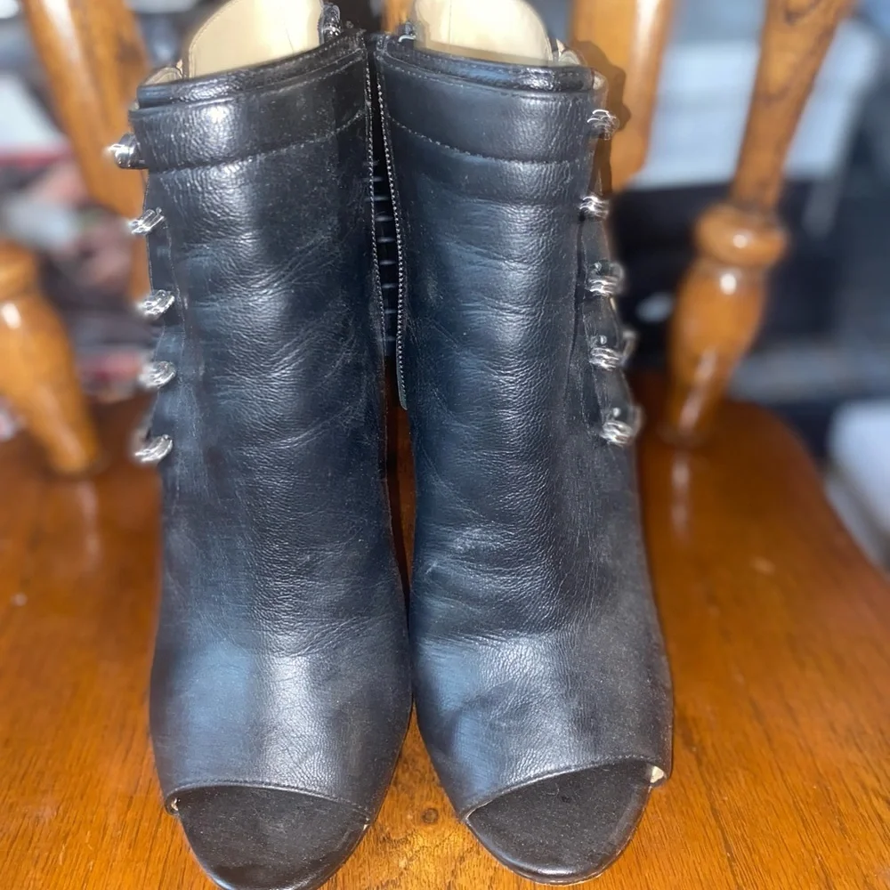 Pinned booties - Picture 3 of 4